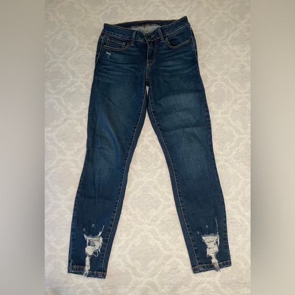 Level 99 medium wash denim pants, size 26. Excellent condition. - Picture 6 of 7